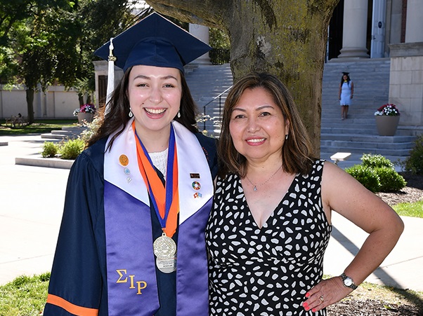 Lara Hicks ’20 B.A. (IR)/’21 M.P.A. and her mother, Lucy Hicks.